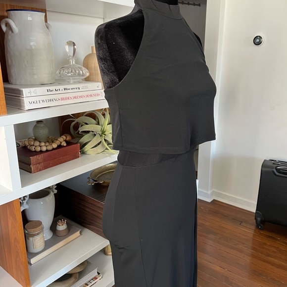 Long black halter dress with mesh waist - Picture 6 of 11